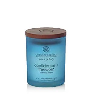 Chesapeake Bay Confidence + Freedom dišeča sveča 96 g