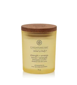 Chesapeake Bay Strength + Energy Pineapple Coconut odišna sveča 96 g
