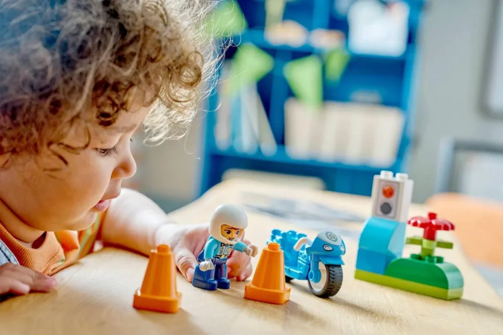 DUPLO® 10471 Modri policijski motocikel