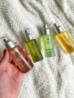 Kvitok Senses Hranilno olje za telo Fruity (50 ml) – z vonjem malin, ribeza in vanilje