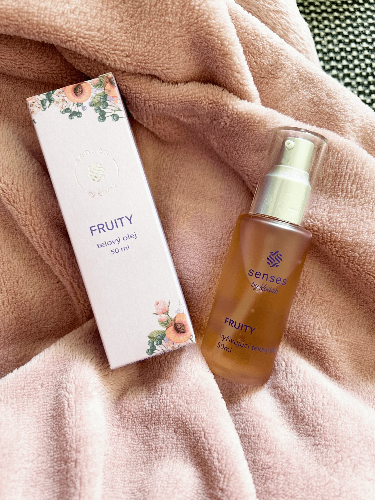 Kvitok Senses Hranilno olje za telo Fruity (50 ml) – z vonjem malin, ribeza in vanilje