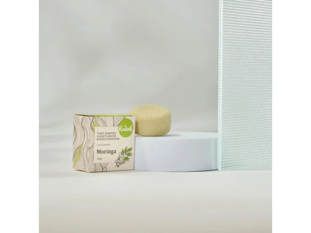 Kvitok Trdni šampon z balzamom proti prhljaju Moringa (25 g) - sijoči lasje brez prhljaja