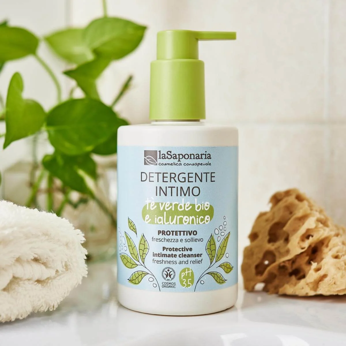 laSaponaria Intimni zaščitni čistilni gel z zelenim čajem BIO (250 ml) - primeren po porodu in med menstruacijo