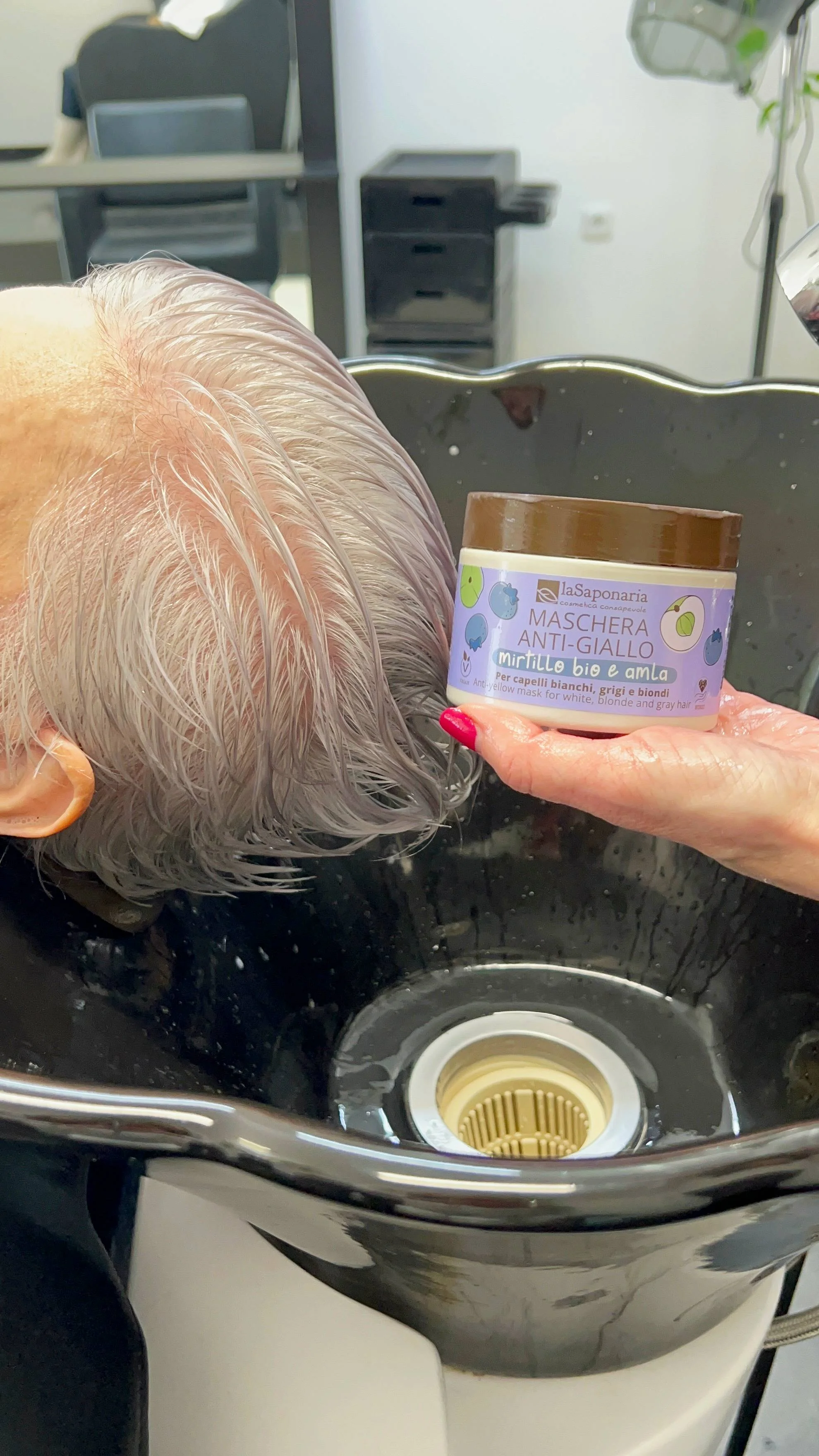 laSaponaria Maska No yellow za sive lase z amlo in borovnico (200 ml) - nevtralizira rumene podtone