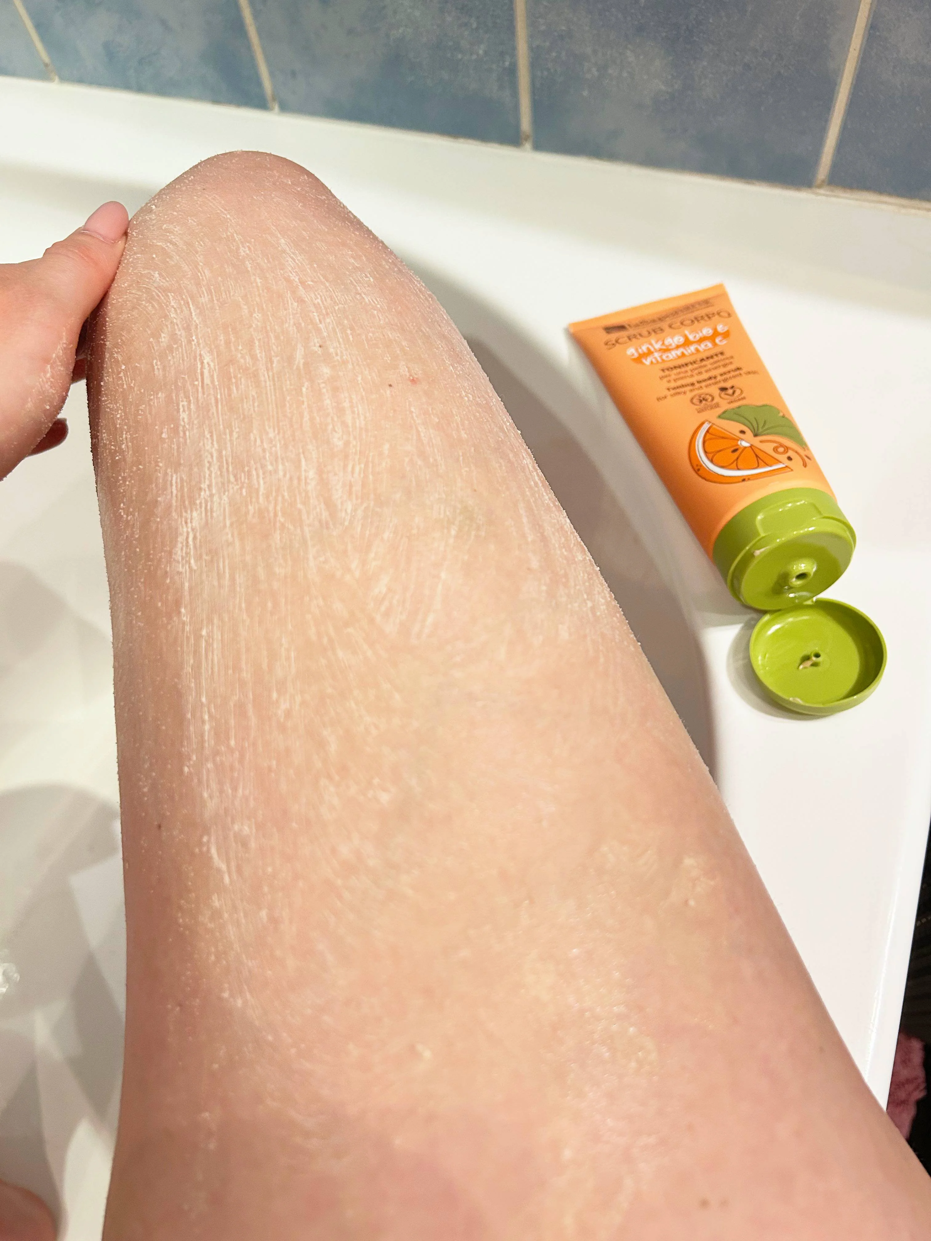 laSaponaria Telesni piling z BIO ginko bilobo in vitaminom C 30 ml - za mehko in sijočo kožo