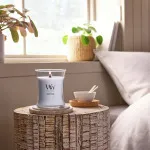 Lavender & Cedar dišeča sveča z lesenim stenjem 275 g