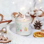 Rozvoněno Dišeča sveča - Zimsko razpoloženje (130 ml) - s pomarančo, klinčki in cimetom
