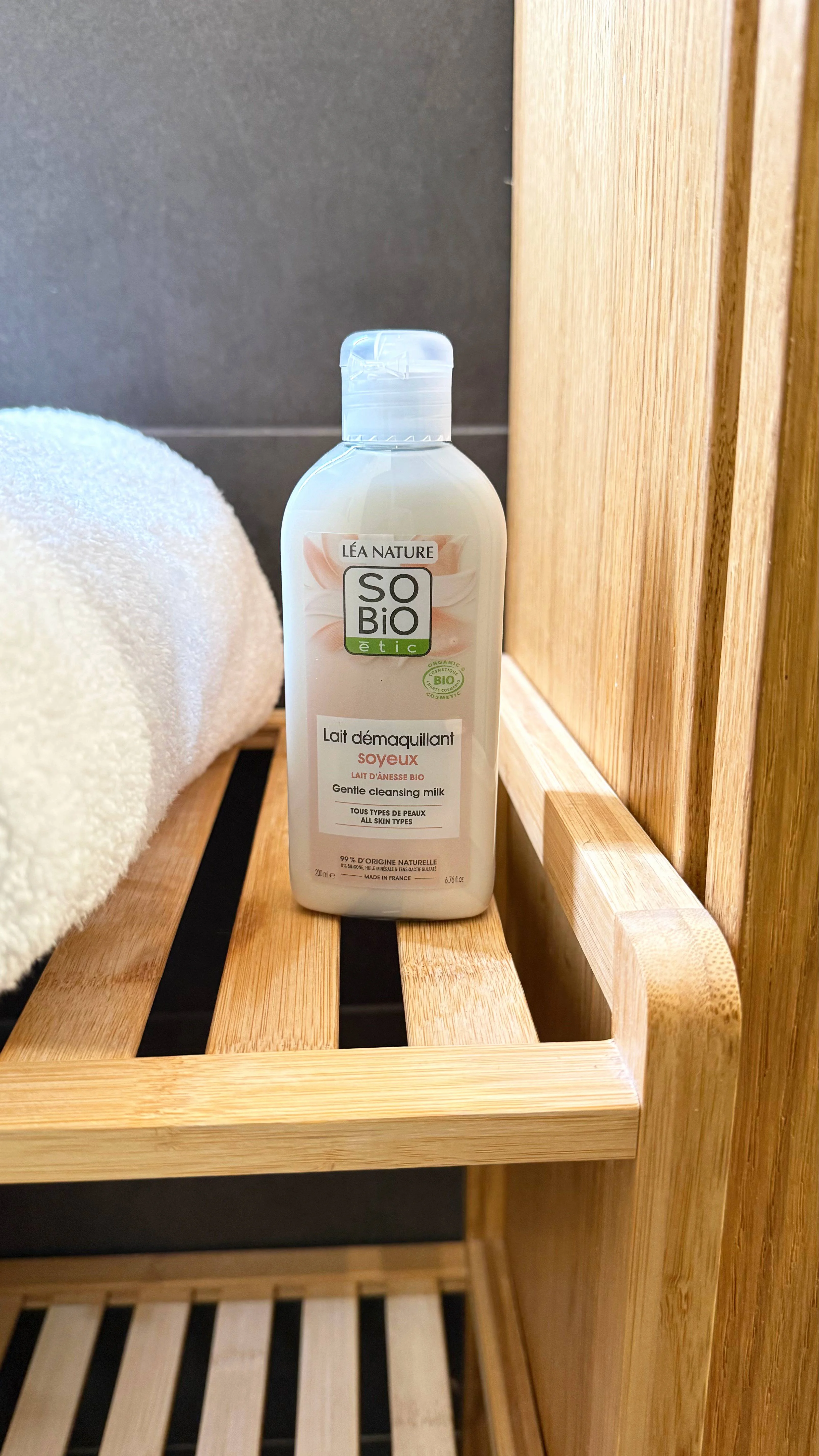 SO’BiO étic Čistilno mleko z BIO osličjim mlekom (200 ml) - nežno odstrani ličila in nečistoče