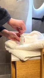 SO’BiO étic Krepilni vlažilni serum z BIO osličjim mlekom (30 ml) - s hialuronsko kislino