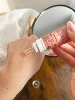 SO’BiO étic Posvetlitveni serum proti gubam Lift'Grenade BIO (30 ml) - z granatnim jabolkom