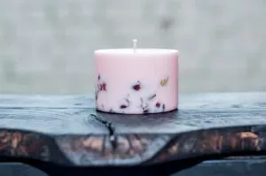 TL Candles Sveča z vonjem vrtnice in medu S