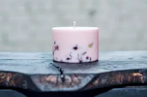 TL Candles Sveča z vonjem vrtnice in medu XL