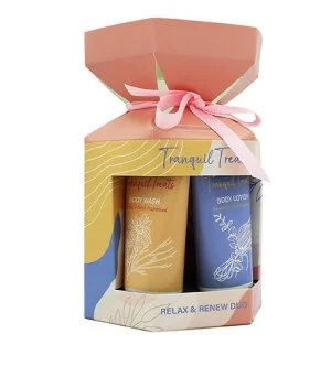 The Indulgent Bathing Co. Tranquil Treats darilni set gel za prhanje + mleko za telo 50 ml + goba za umivanje