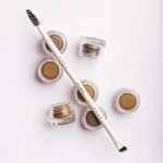 Uoga Uoga Kremna pomada za obrvi (2,5 ml) 796 Taupe - Medium Brown - 3 odtenki za optično gostejše obrvi