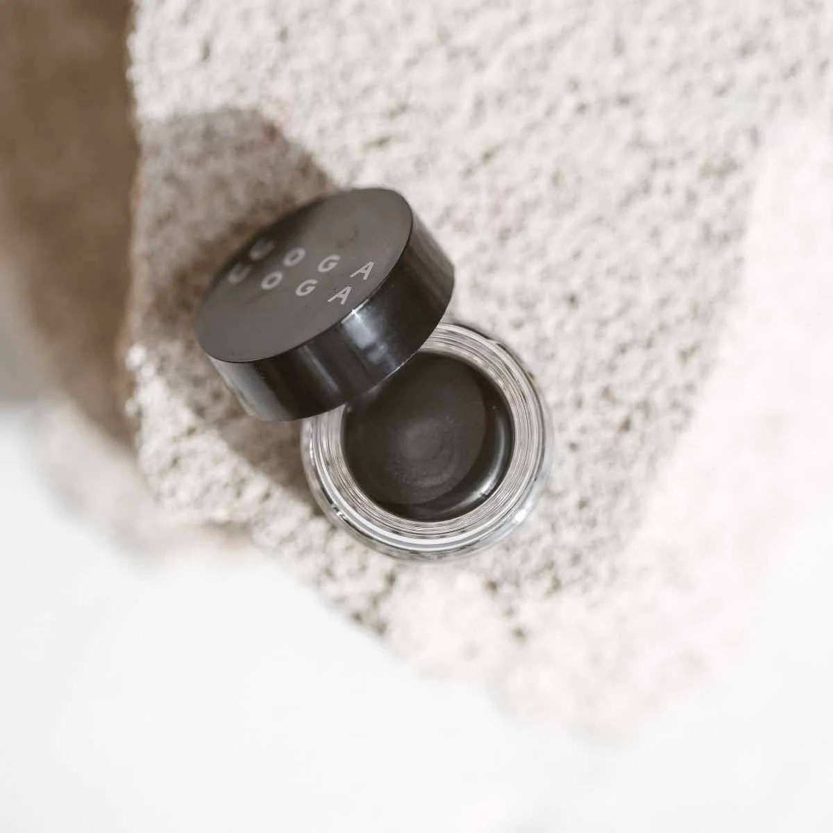 Uoga Uoga Kremno črtalo za oči (2,5 ml) - Black Drama - Črna - za dnevno in večerno ličenje