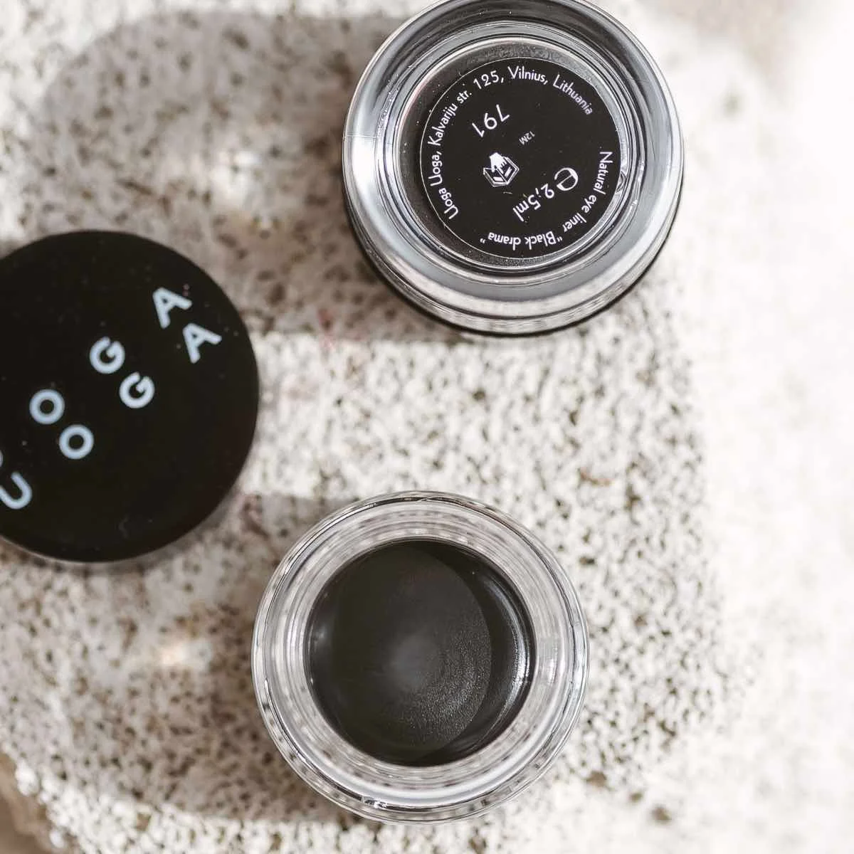 Uoga Uoga Kremno črtalo za oči (2,5 ml) - Black Drama - Črna - za dnevno in večerno ličenje
