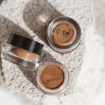 Uoga Uoga Mineralna senčila za oči v prahu z jantarjem (1 g) 720 Northern Fern - 10 odtenkov
