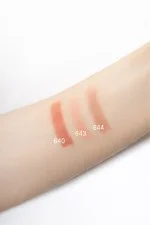 Uoga Uoga Mineralno rdečilo za lica v prahu z jantarjem (5 g) 6405 Coral Charm - naravno poudarjanje lic v 3 odtenkih