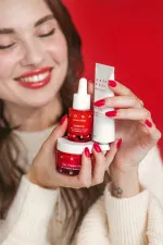 Uoga Uoga Regenerator v razpršilu z brusnicami in BIO proteinom (100 ml) - za enostavno razčesavanje in sijaj las
