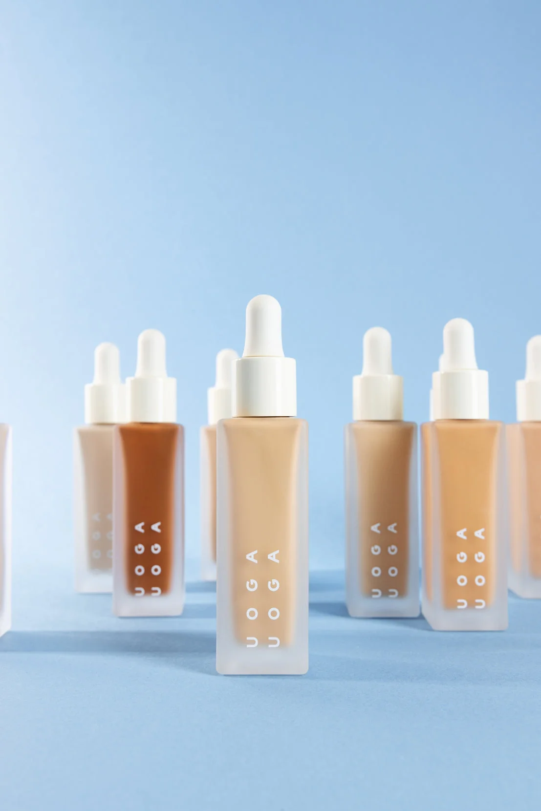 Uoga Uoga Tekoči mineralni make-up in serum SPF 20 BIO (30 ml) 689 Summer Breeze - vlaži in ščiti kožo