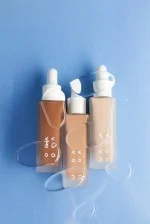Uoga Uoga Tekoči mineralni make-up in serum SPF 20 BIO (30 ml) 689 Summer Breeze - vlaži in ščiti kožo