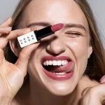 Uoga Uoga Hranilna šminka (4 g) 614 Candyberry - 6 odtenkov na osnovi mineralov