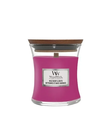 Wild Berry & Beets dišeča sveča z lesenim stenjem 85 g