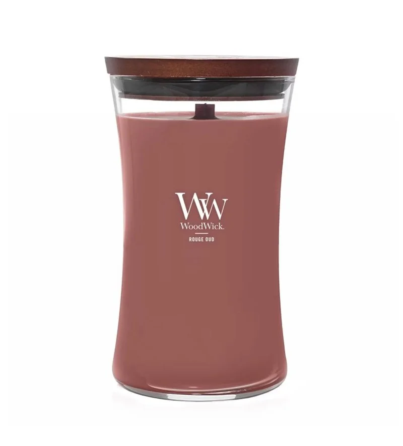 Rouge Oud dišeča sveča z lesenim stenjem 609,5 g