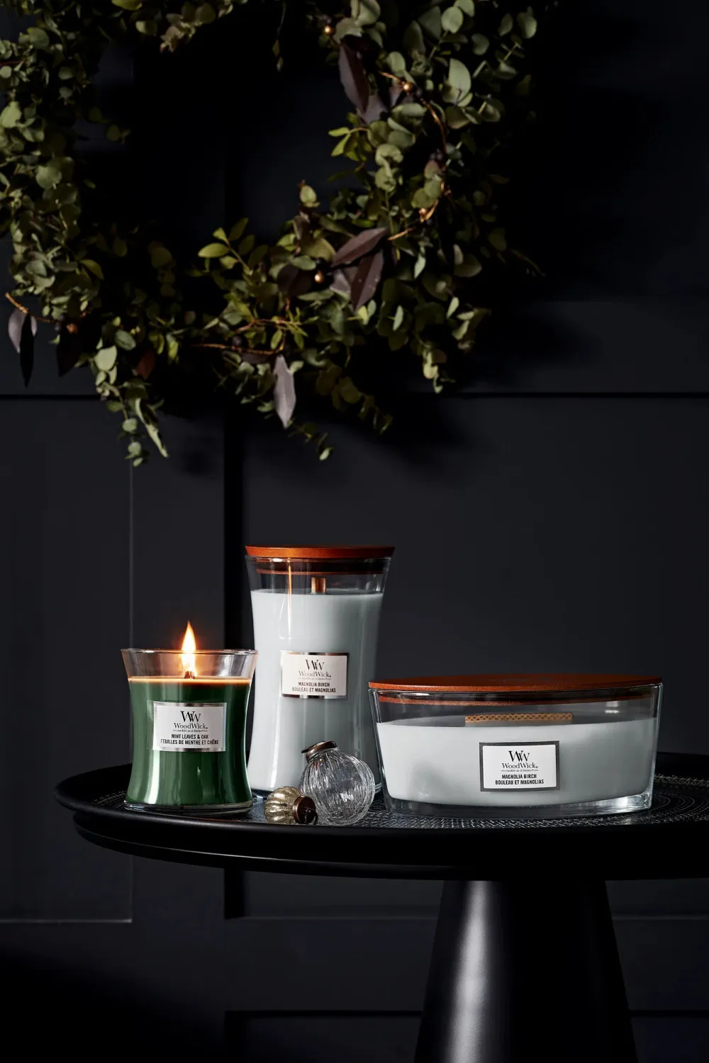 Magnolia Birch dišeča sveča z lesenim stenjem 453,6 g