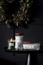 Magnolia Birch dišeča sveča z lesenim stenjem 453,6 g