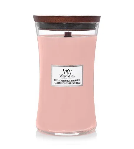 Pressed Blooms & Patchouli dišeča sveča z lesenim stenjem 609,5 g