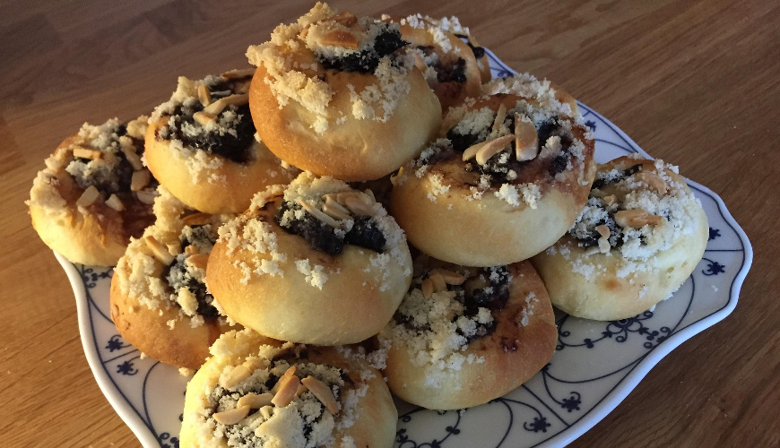 Dvojnočne pogače spečete doma tako, da bodo mehke, bogato nadevane in lepo dišeče.