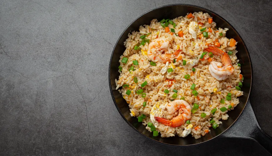 Pripravite si avtentičen indonezijski nasi goreng
