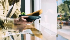 Babji triki za čiščenje oken, ki jih morate poznati