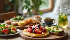 Brunch doma zlahka pripravite, ko združite sladko, slano in eno toplo stvar, ki nasiti.