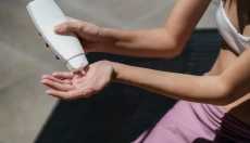 Kako izbrati najboljšo kremo za obraz z zaščitnim faktorjem: vaš vodnik za zaščito pred soncem