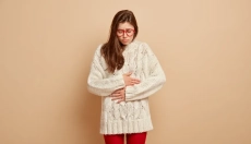 Kako se znebiti napihnjenosti s pomočjo ljudskih nasvetov in zelišč