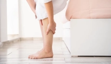 Kaj povzroča otekel gleženj brez poškodbe in kako mu preprečiti?